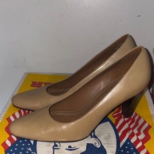 Naturalizer heels size 6.5M